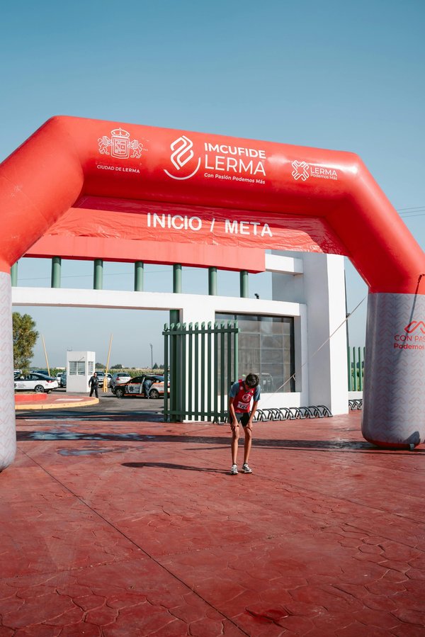 Maximisez votre visibilité avec une arche publicitaire innovante